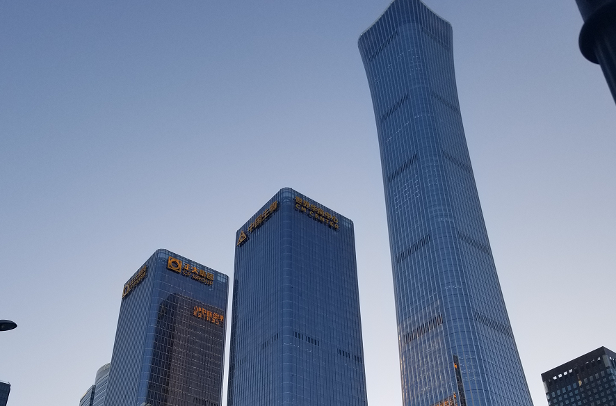 该商业大厦地处北京商务中心区(cbd)的核心区,旁边就是被称之为北京第