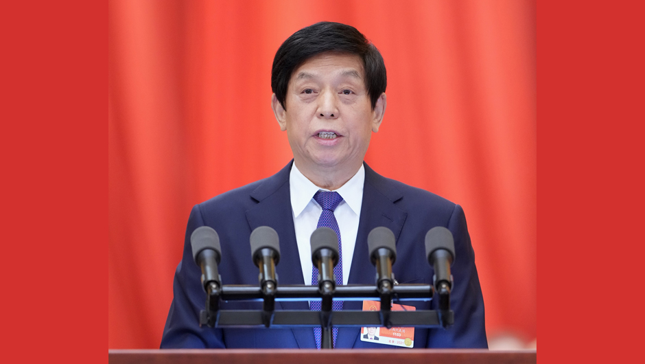 栗战书作全国人民代表大会常务委员会工作报告.jpg