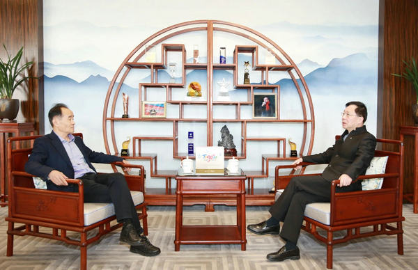 社党委书记,社长兼总编辑季晓磊对话中国太保党委书记,董事长孔庆伟