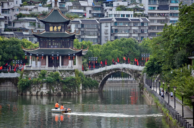 贵阳市南明河。摄影/章轲