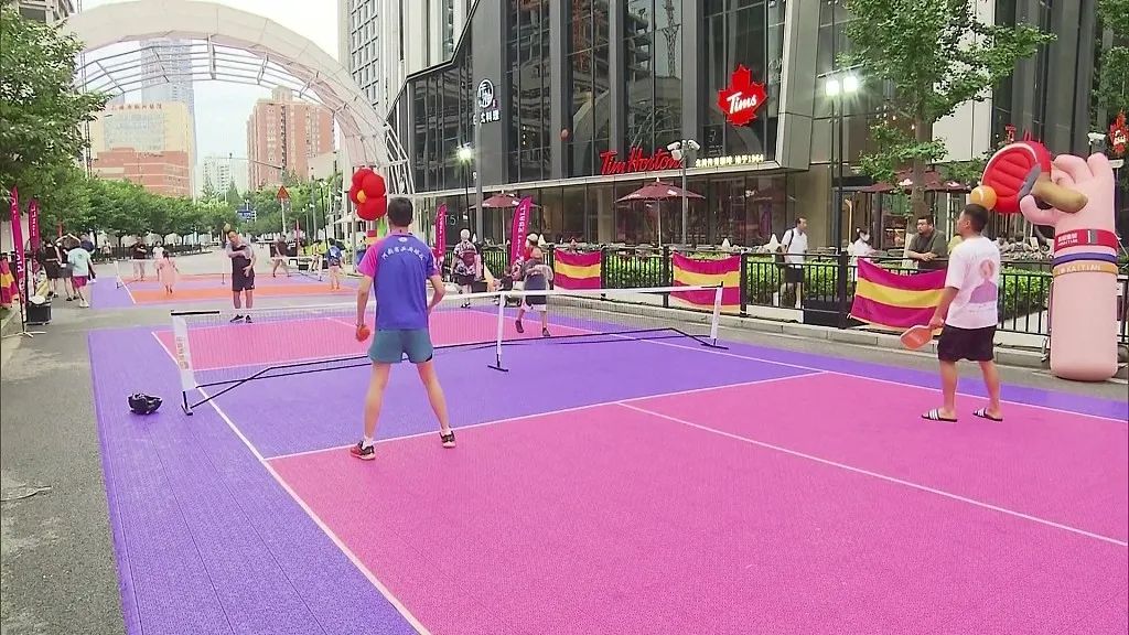 2023年8月5日，上海，居民正在玩匹克球。| 图片来源：视觉中国