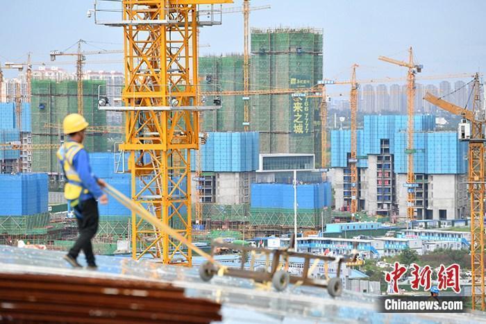 资料图:一在建楼盘工地工人正在忙碌。 <a target='_blank' href='/'>中新社</a>记者 张浪 摄 资料图:一在建楼盘工地工人正在忙碌。 <a target='_blank' href='/'>中新社</a>记者 张浪 摄