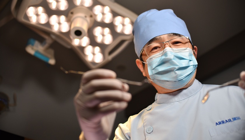 外国人“打飞的”来上海种牙，还“医游结合”逛了外滩